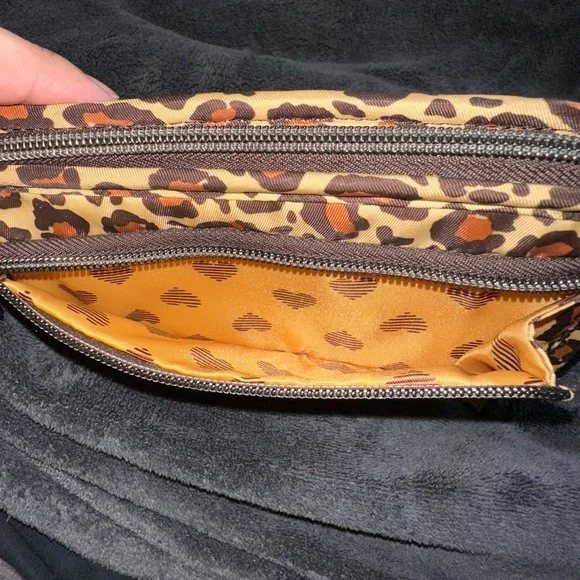 LUG Zip Around Sleeper Wallet Quilted Leopard Print NWOT 9” x 4” - Picture 8 of 8